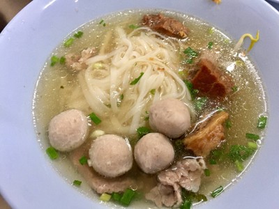 ก๋วยเตี๋ยวน้ำใสเนื้อเปื่อย