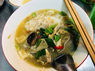เส้นเล็กหมูตุ๋นซุปเปอร์