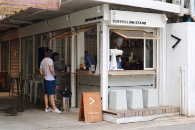 หน้าร้าน Coffeelismstand สาทร 8