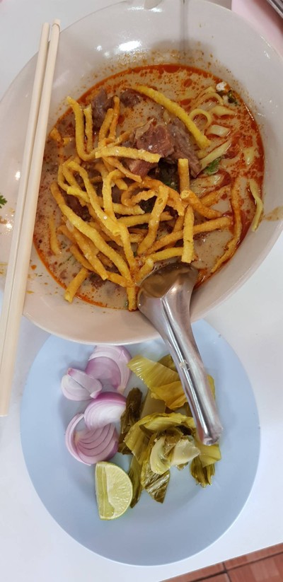 ข้าวซอยหมูทอด+เนื้อ