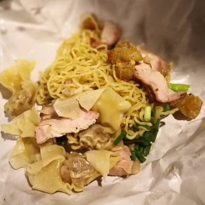 เมนูของร้าน บะหมี่เกี๊ยวแชมป์โลก สุขุมวิทซอย 65