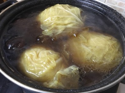 วิธีทำ กะหล่ำปลีต้มคนอร์เห็ดหอม (เจ) วิธีทำ กะหล่ำปลีต้มคนอร์เห็ดหอม (เจ)