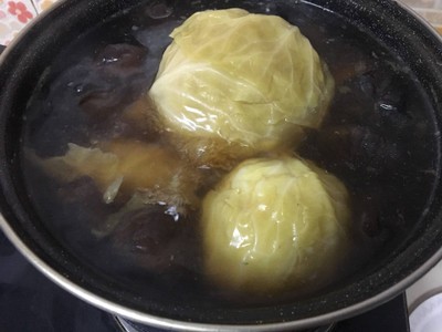 วิธีทำ กะหล่ำปลีต้มคนอร์เห็ดหอม (เจ) วิธีทำ กะหล่ำปลีต้มคนอร์เห็ดหอม (เจ)