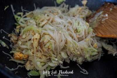 วิธีทำ ขนมจีนผัด (ตามแบบร้านบ้านส้มตำ)