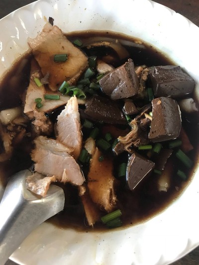 ก๋วยจั๊บตับเลือดไข่