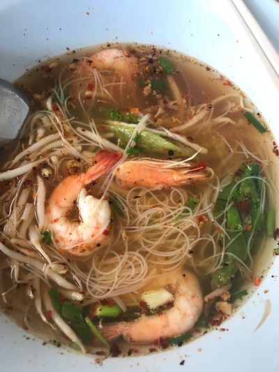 หมี่ขาวเกี๊ยวกุ้ง