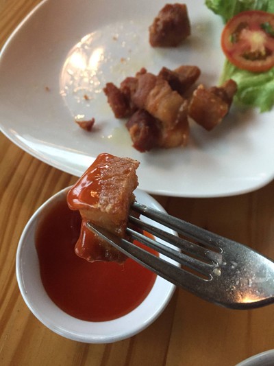 หมูสามชั้นทอดน้ำปลา