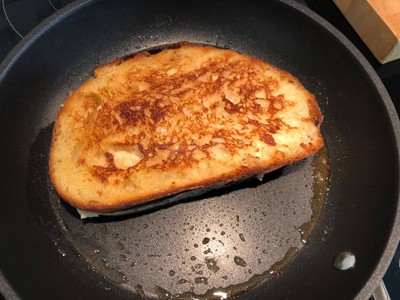 วิธีทำ แซนด์วิชทูน่าชีสยืด (Tuna Melt)
