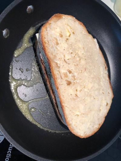 วิธีทำ แซนด์วิชทูน่าชีสยืด (Tuna Melt)