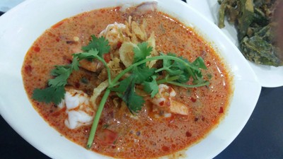 ยำผักบุ้งทอดกรอบ