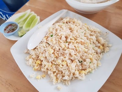 ข้าวผัดปู/กุ้ง/หมึก/ปลาเค็ม