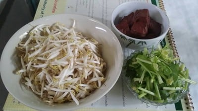 วิธีทำ ผัดถั่วงอกใส่เลือดหมู วิธีทำ ผัดถั่วงอกใส่เลือดหมู
