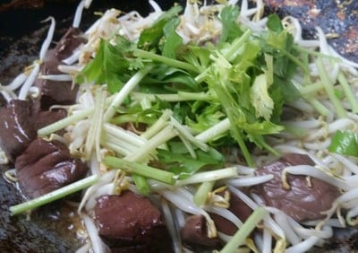 วิธีทำ ผัดถั่วงอกใส่เลือดหมู วิธีทำ ผัดถั่วงอกใส่เลือดหมู