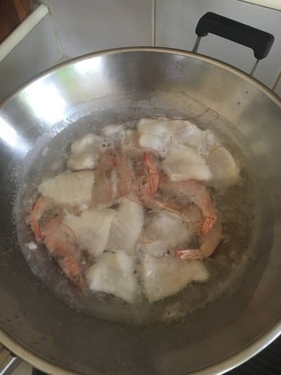วิธีทำ มาม่าต้มยำทะเลหม้อไฟ