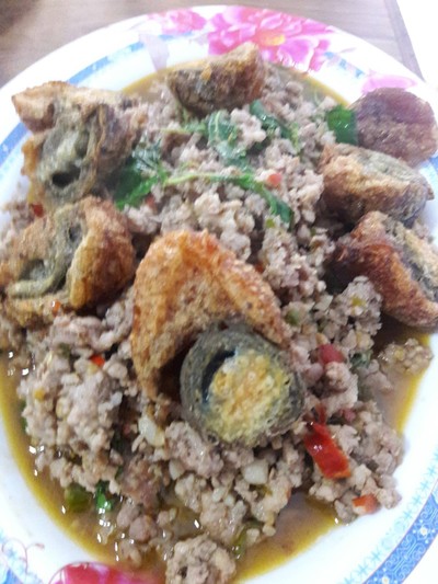 วิธีทำ กระเพราจานเปล ไข่เยี่ยวกรอบ