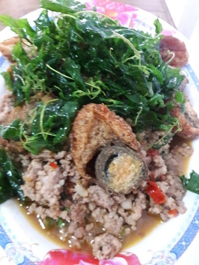 วิธีทำ กระเพราจานเปล ไข่เยี่ยวกรอบ