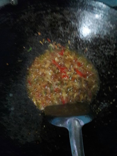 วิธีทำ กระเพราจานเปล ไข่เยี่ยวกรอบ