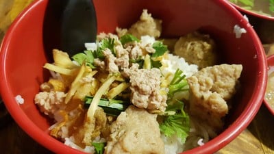 ข้าวต้มแห้งริมหนน ข้าวต้ม ข้าวต้มยำ โจ๊ก ก๋วยเตี๋ยวต้มยำ เล้งแซ่บ กะเพรา บรรทัดทอง