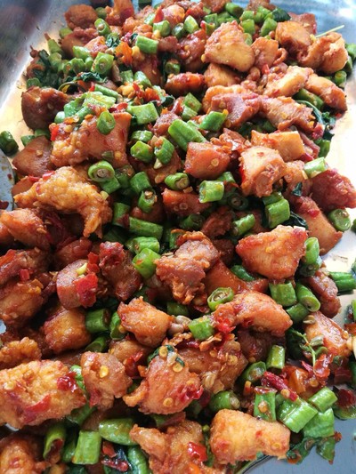 กะเพราไก่ทอด 50 บาท