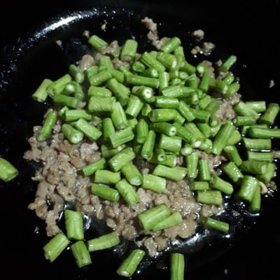 วิธีทำ ไข่เค็มผัดกระเพรา วิธีทำ ไข่เค็มผัดกระเพรา