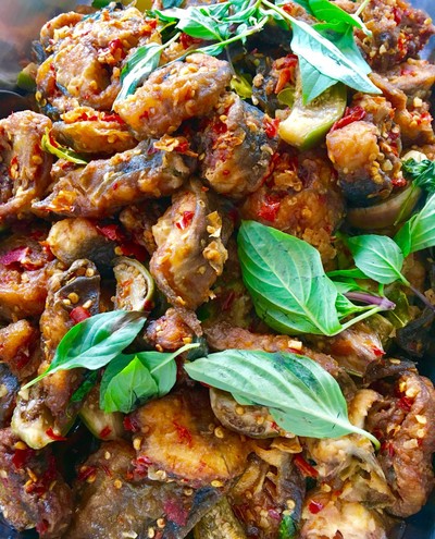 ผัดเผ็ดปลาดุก 60 บาท