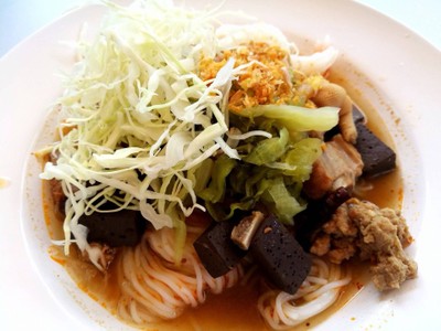 ขนมจีนน้ำเงี้ยวทรงเครื่อง 50 บาท