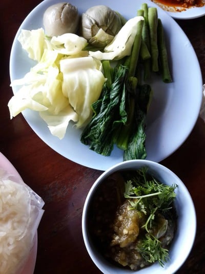 น้ำพริกหนุ่มกับผักต้ม