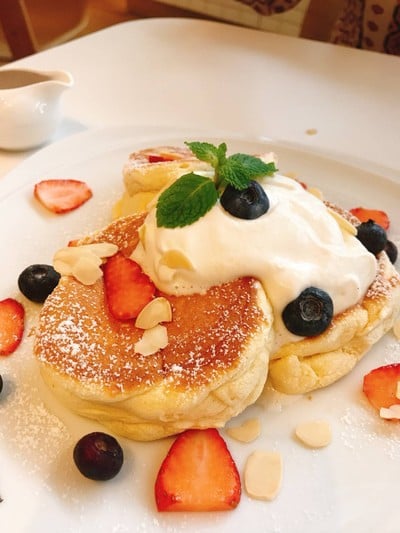 Very Berry Fluffy Pancake