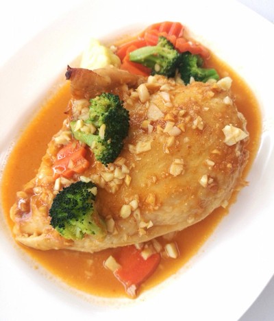 ไก่อบซอสกระเทียม 60 บาท