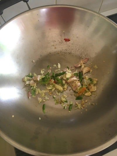 วิธีทำ ผัดคะน้าปลาเค็ม สูตรไร้น้ำมัน