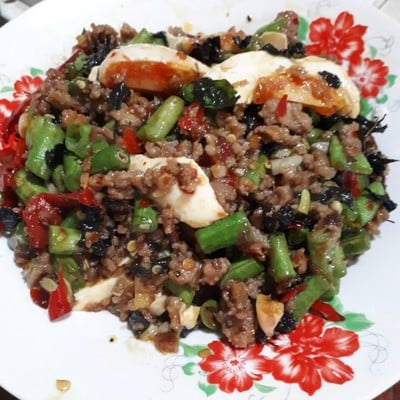 ไข่เค็มผัดกระเพรา