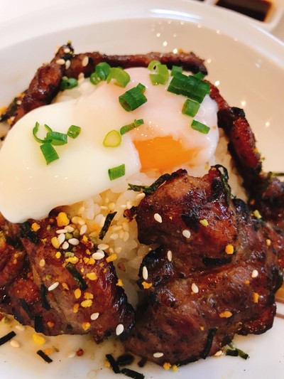 ข้าวหมูย่างซอส