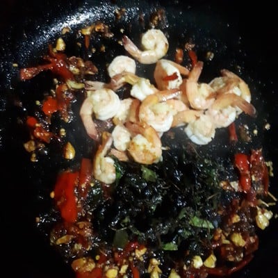 วิธีทำ กุ้งคั่วสามรส วิธีทำ กุ้งคั่วสามรส