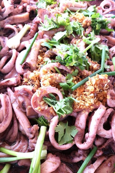 ปลาหมึกกระเทียมพริกไท 60 บาท