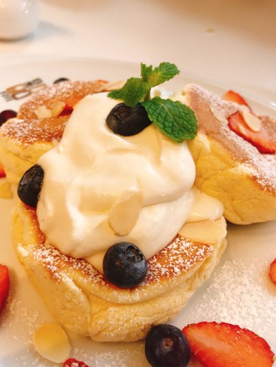 Very Berry Fluffy Pancake