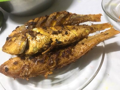 ปลาแดงทอดขมิ้น