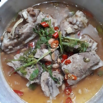 กระดูกหมูตุ๋นเต้าเจี้ยว