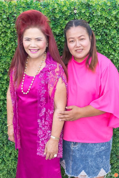 คุณแม่รัตนา และคุณหมวย