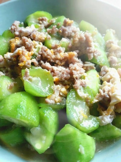 ผัดบวบน้ำหมูสับใส่ไข่
