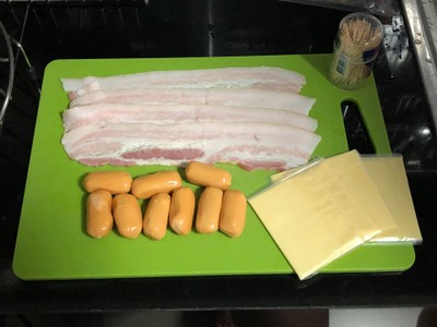 วิธีทำ เบคอนพันไส้กรอกชีส กินเล่นยามว่าง แต่อิ่มจริง ;p วิธีทำ เบคอนพันไส้กรอกชีส กินเล่นยามว่าง แต่อิ่มจริง ;p