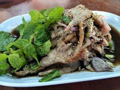 น้ำตกคอหมูย่าง