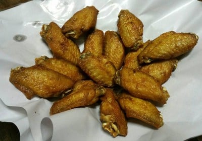 เมนูของร้าน ทักษิณ ไก่ทอดเซ็นหลุยส์ ไม่มีสาขาอื่น