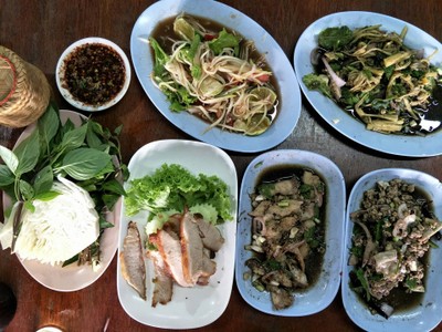 อาหาร หรือ เครื่องดื่ม