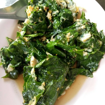 ใบเหลียงผัดไข่