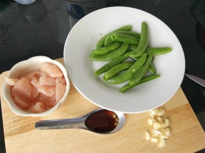วิธีทำ ถั่วลันเตาผัดอกไก่ วิธีทำ ถั่วลันเตาผัดอกไก่