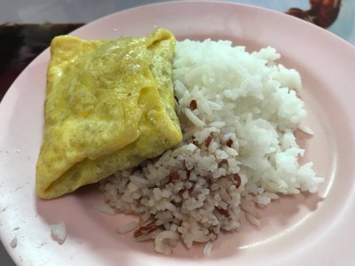 ข้าวราดไข่ยัดไส้