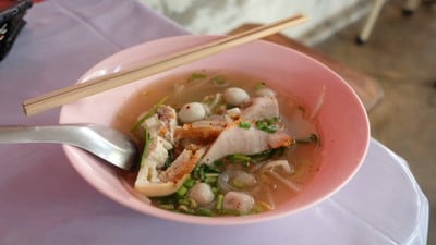 ก๋วยเตี๋ยวแคะ (เซี่ยงไฮ้ต้มยำ)