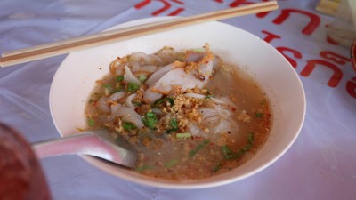 เส้นเล็กต้มยำ