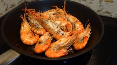 วิธีทำ กุ้งแม่น้ำคั่วเกลือ