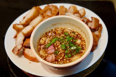 วิธีทำ หมูสามชั้นทอดน้ำปลา